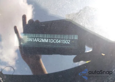 2013 Nissan Pathfinder Platinum z USA, uszkodzony, nr VIN 5N1AR2MM1DC641502